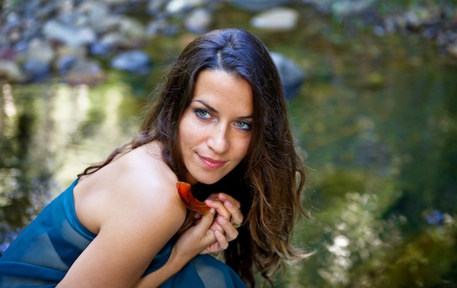 natural portrait photography   girl in nature creek