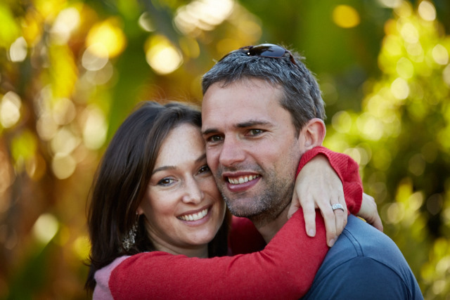 natural light informal outdoor portrait   happy couple portrait photography