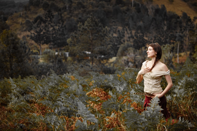 evocative nature portrait photography   girl in the meadow portrait photography