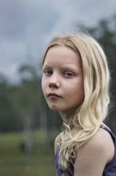 mysterious girl moody portrait   children and family portrait photography